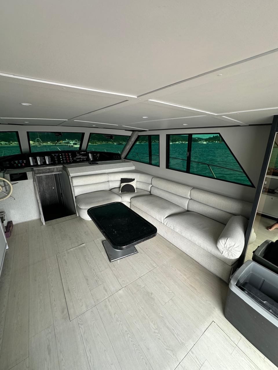 Lancha Tecnomarine 46 – interior – Iate Caixa D'Aço