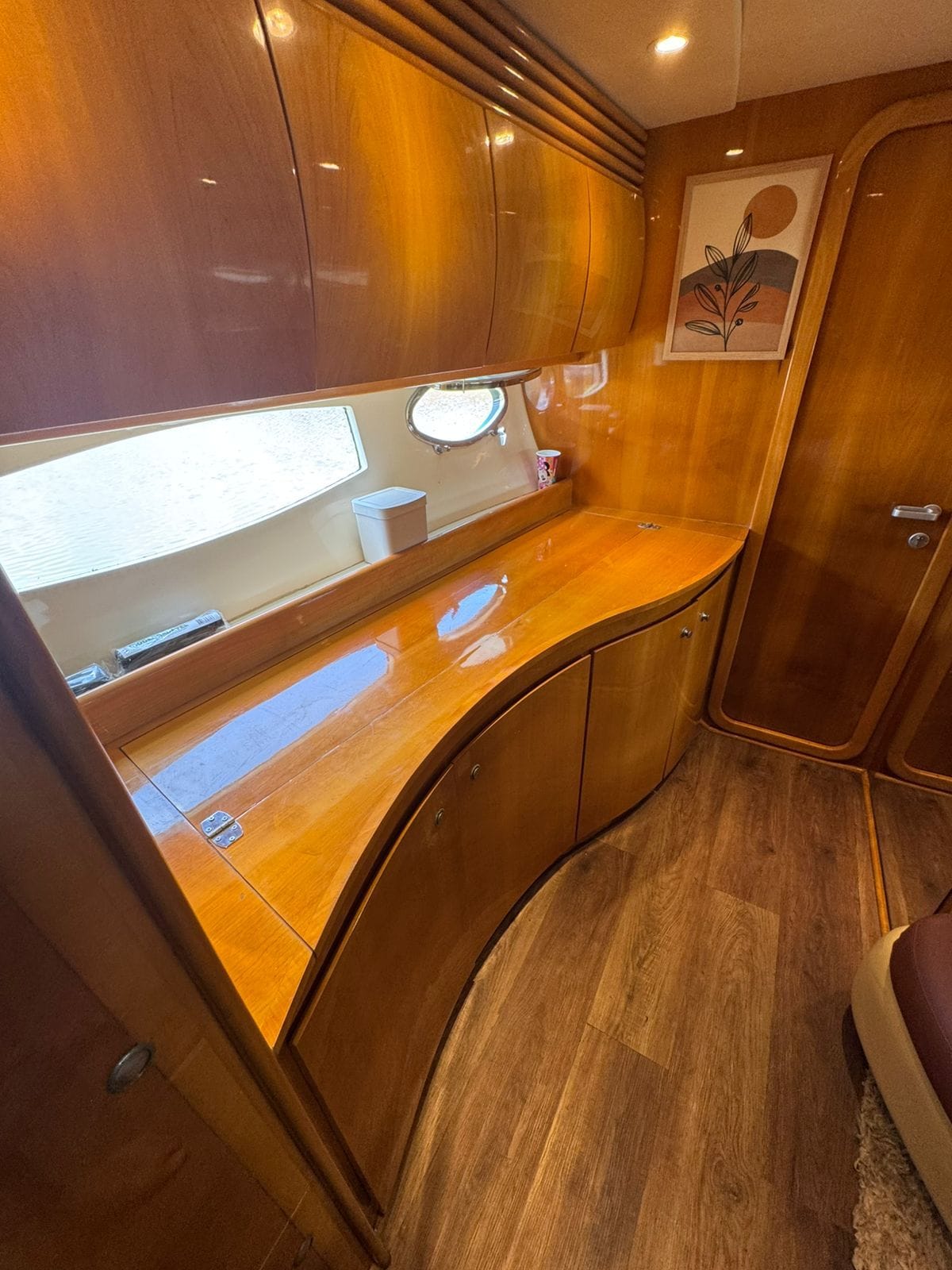 Lancha Pershing 46 – cabine – Iate Caixa D'Aço