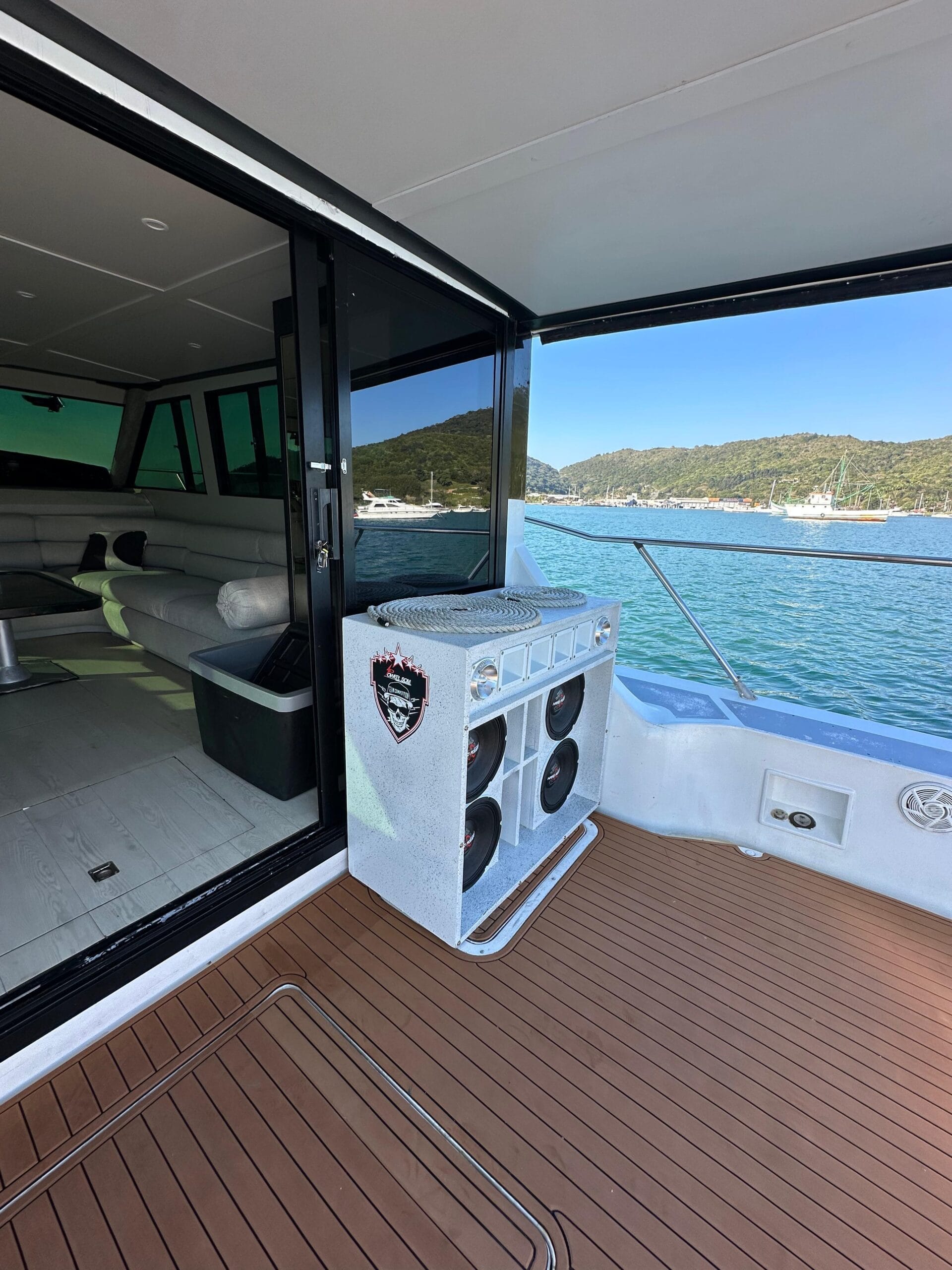 Lancha Tecnomarine 46 – área de sol – Iate Caixa D'Aço
