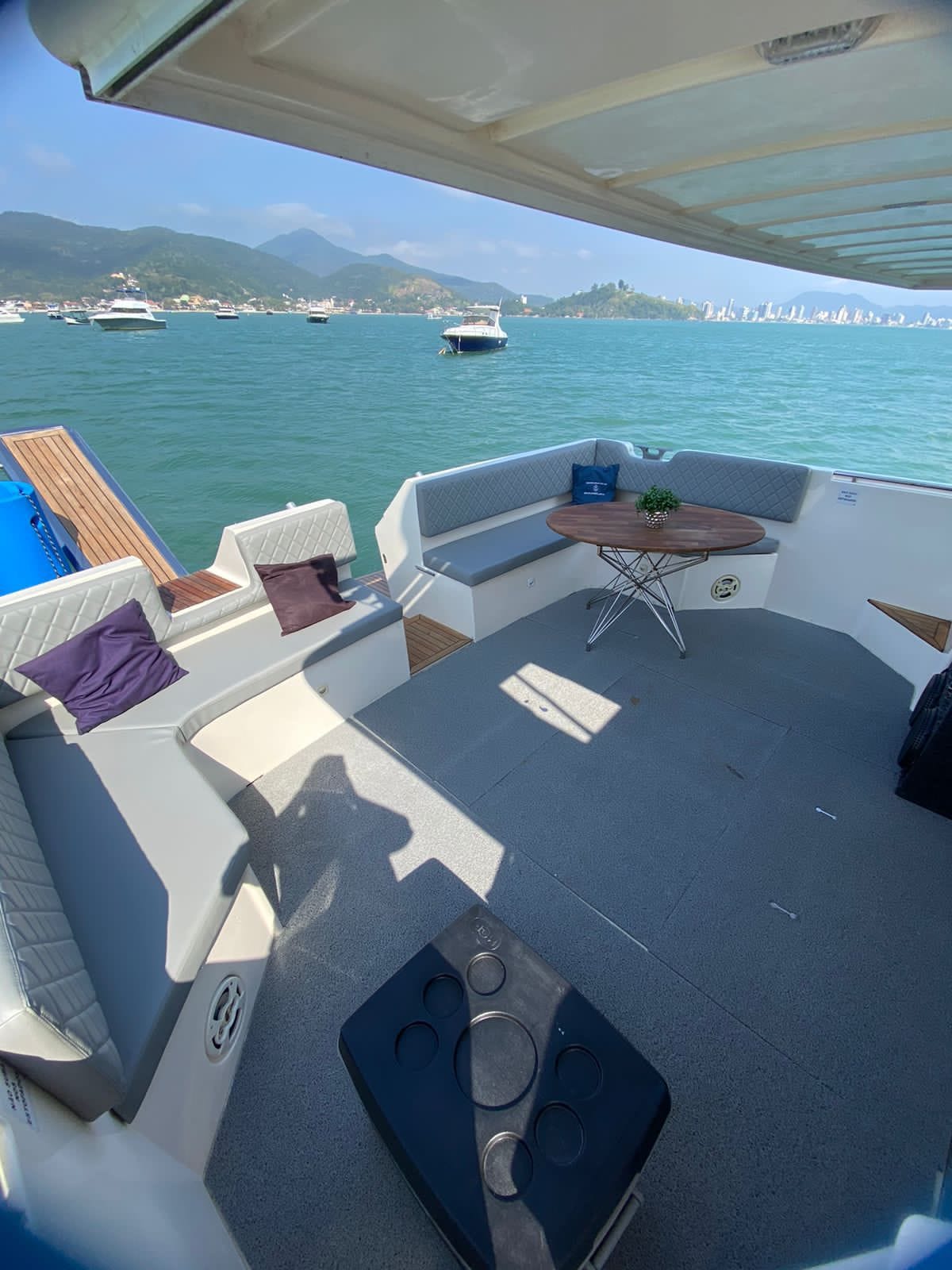 Iate Intermarine 500 – área de lazer – Iate Caixa D'Aço
