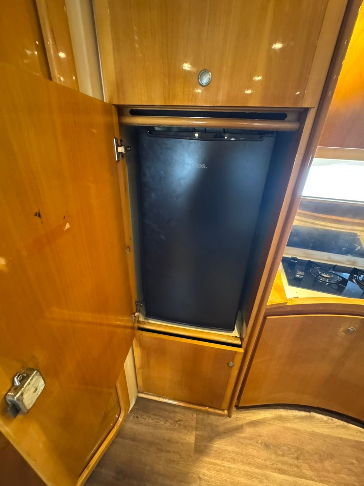 Lancha Pershing 46 – vista lateral – Iate Caixa D'Aço