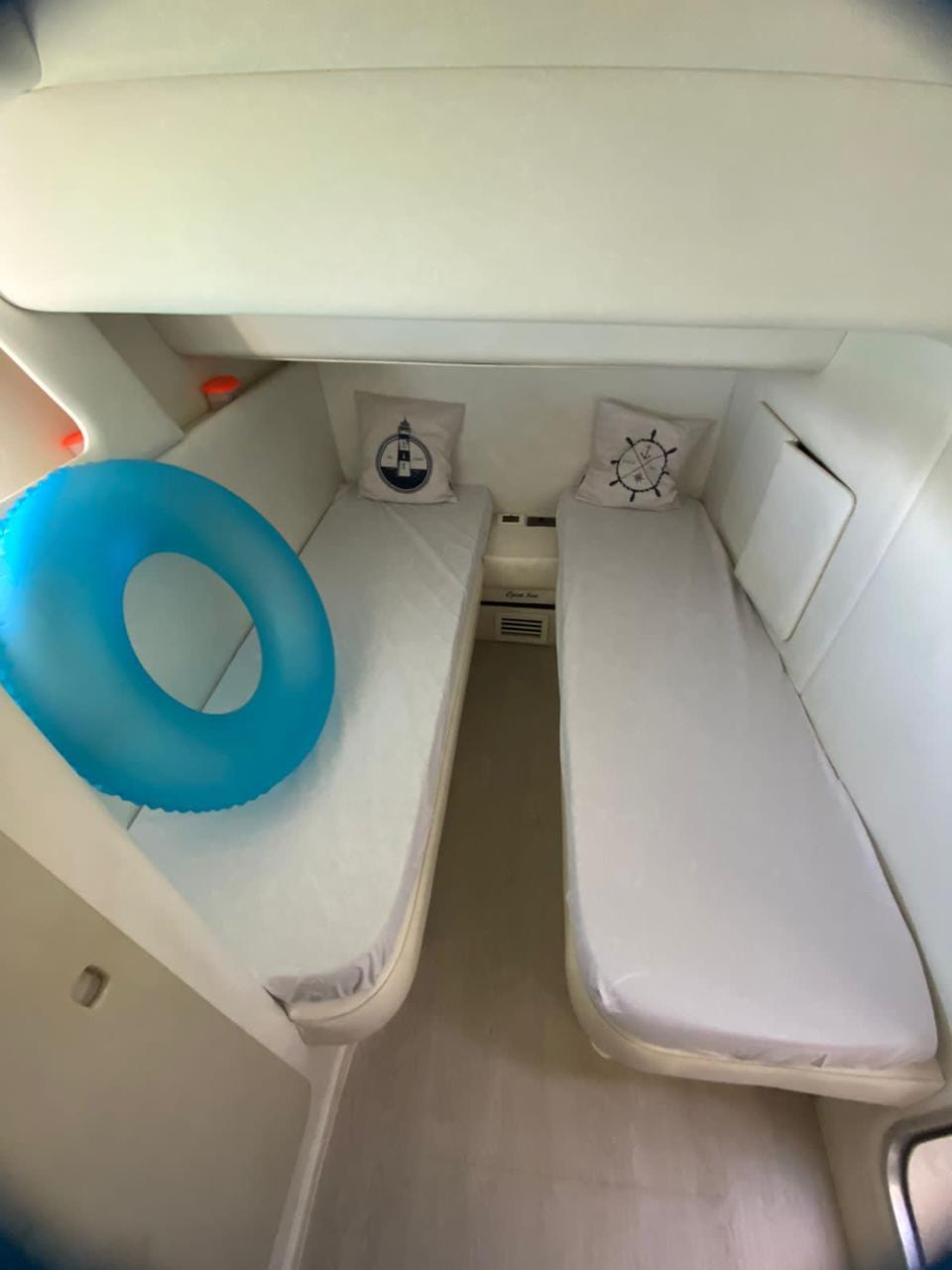 Iate Intermarine 500 – proa – Iate Caixa D'Aço