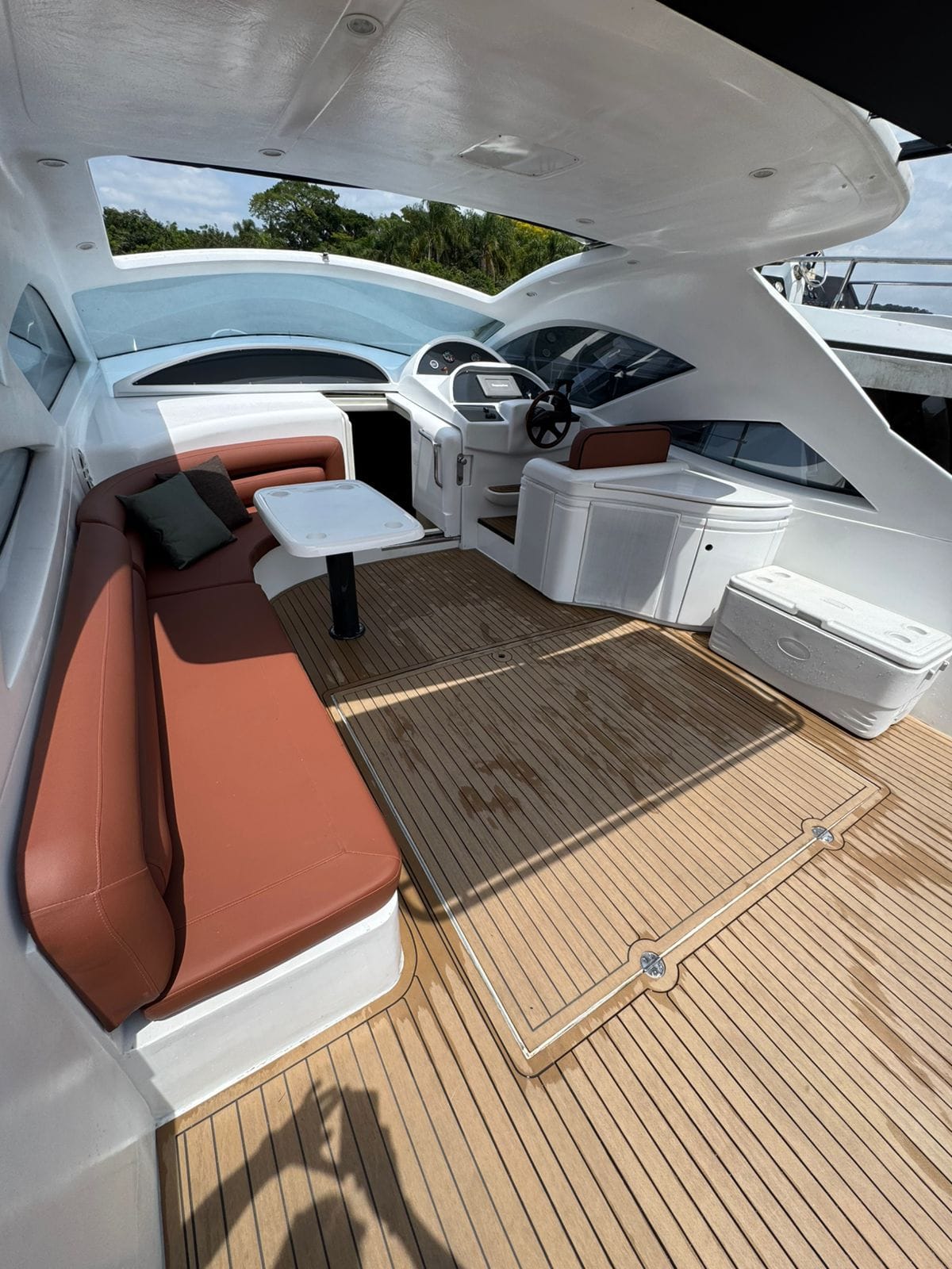 Lancha Pershing 46 – interior – Iate Caixa D'Aço