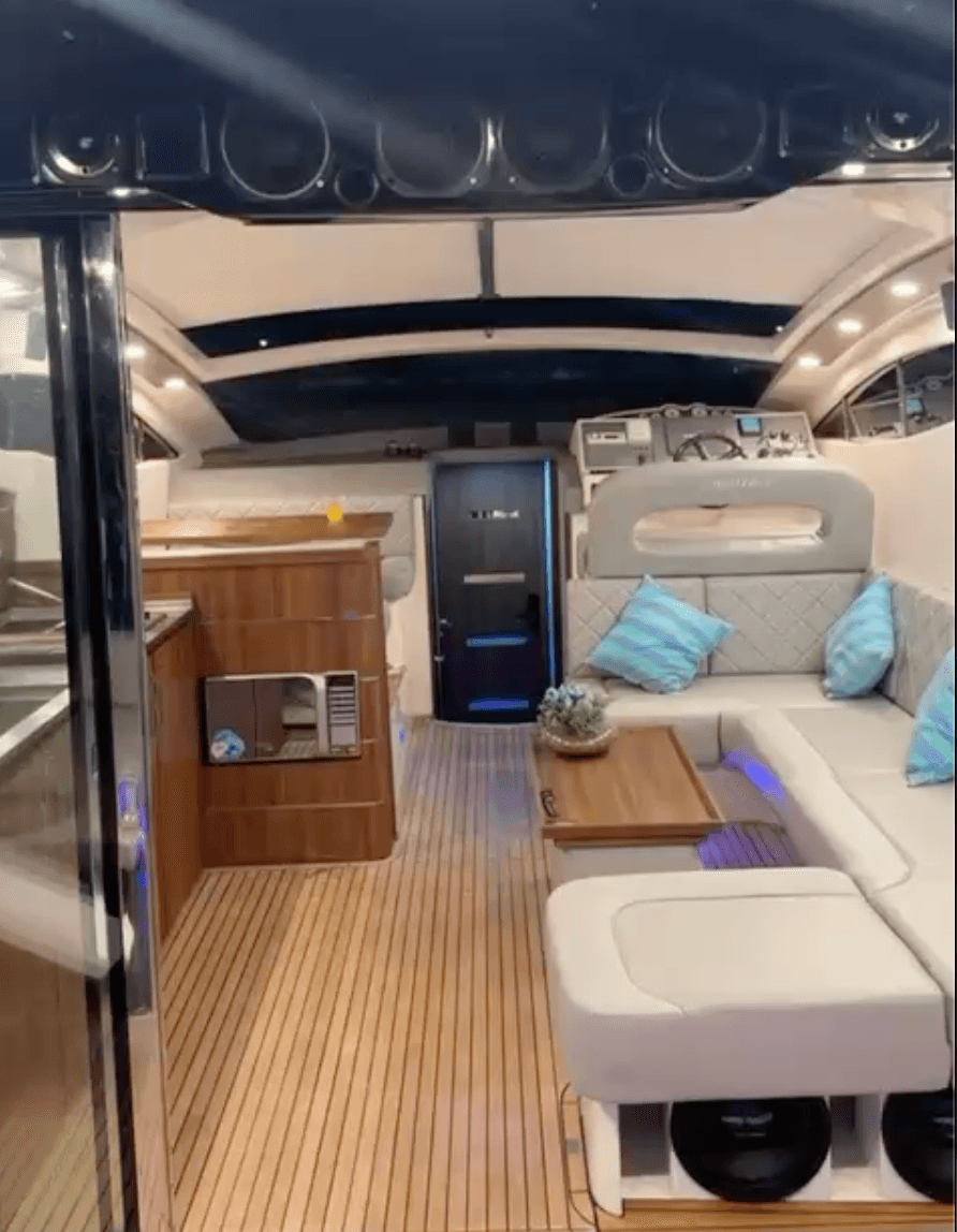 Lancha Tecnomarine 47 – navegando – Iate Caixa D'Aço