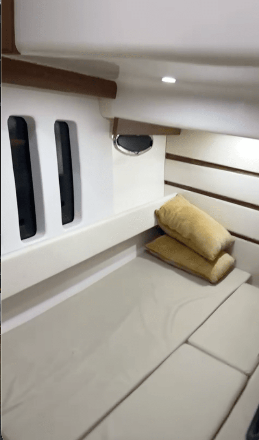 Lancha Tecnomarine 47 – detalhe – Iate Caixa D'Aço