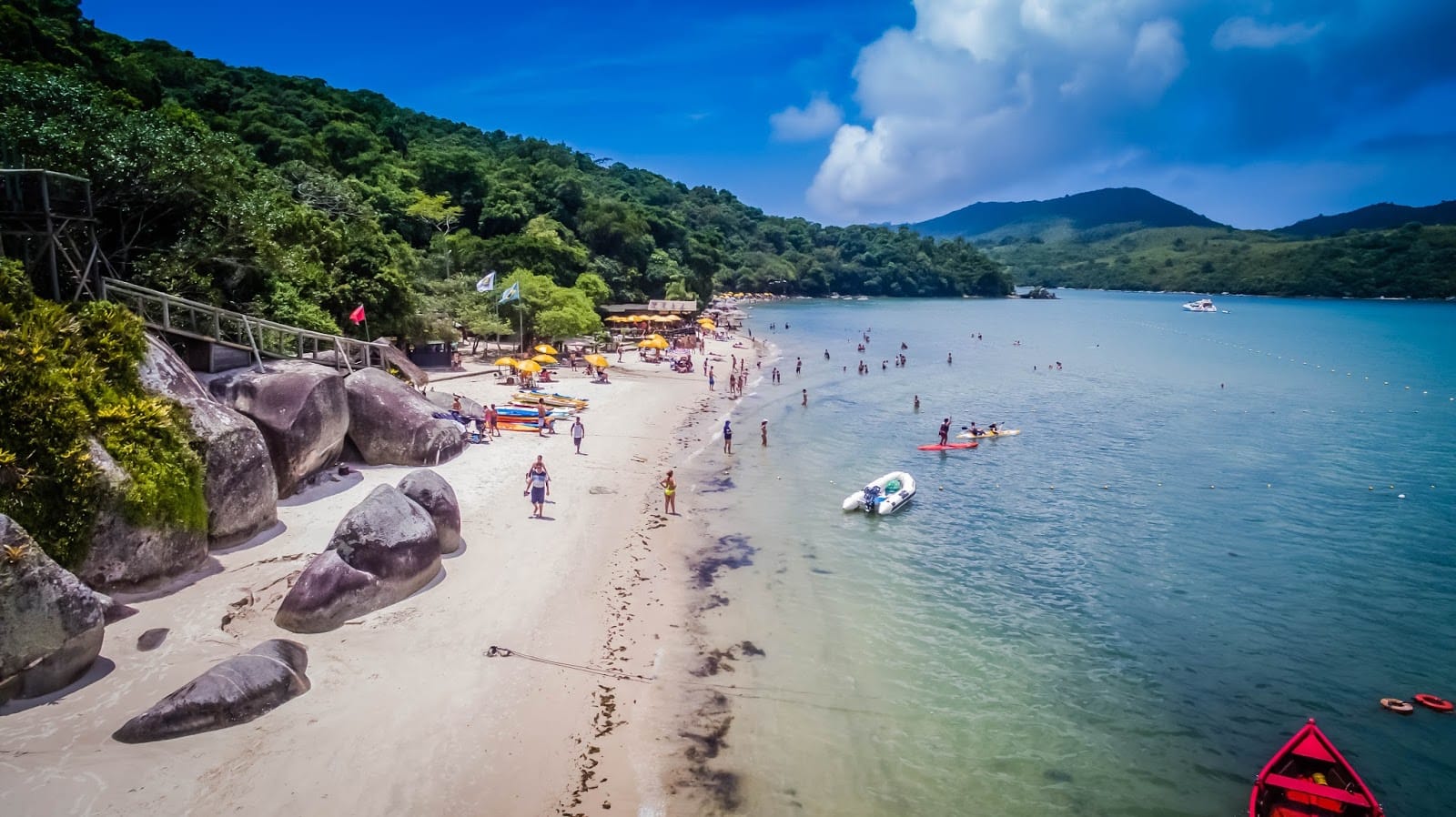 Ilha de Porto Belo vista do mar – passeio de barco pela Iate Caixa D'Aço
