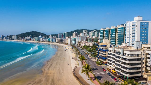 Orla de Itapema vista do mar – passeio de lancha pela Iate Caixa D'Aço